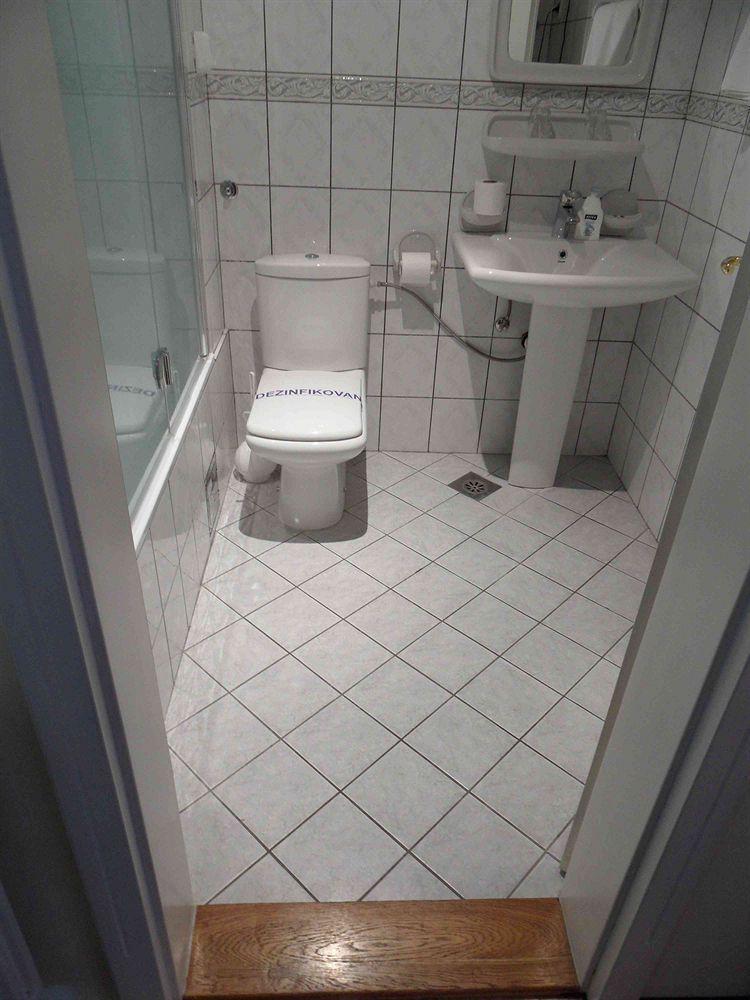 Voyager Bed & Breakfast Novi Sad Buitenkant foto