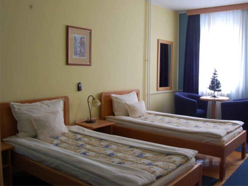 Voyager Bed & Breakfast Novi Sad Buitenkant foto