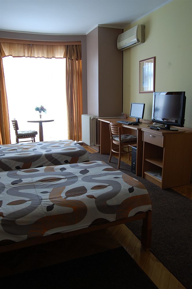 Voyager Bed & Breakfast Novi Sad Buitenkant foto