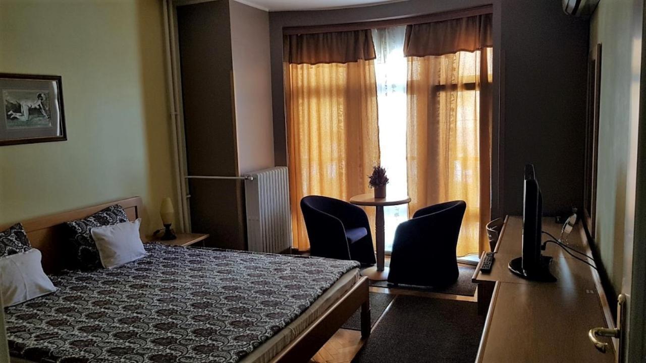 Voyager Bed & Breakfast Novi Sad Buitenkant foto