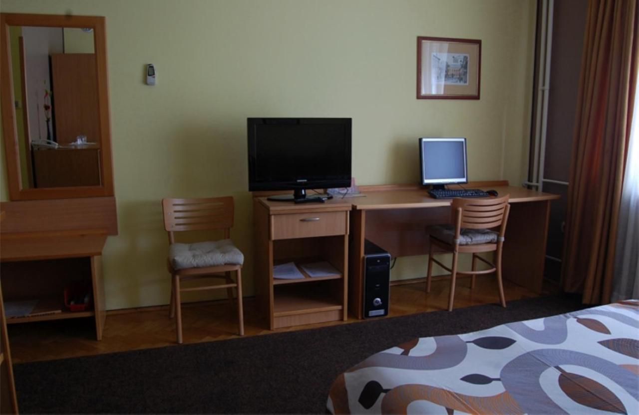 Voyager Bed & Breakfast Novi Sad Buitenkant foto