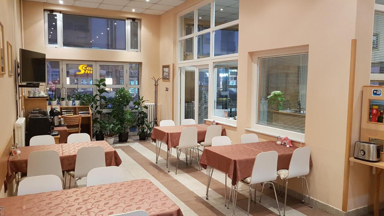 Voyager Bed & Breakfast Novi Sad Buitenkant foto