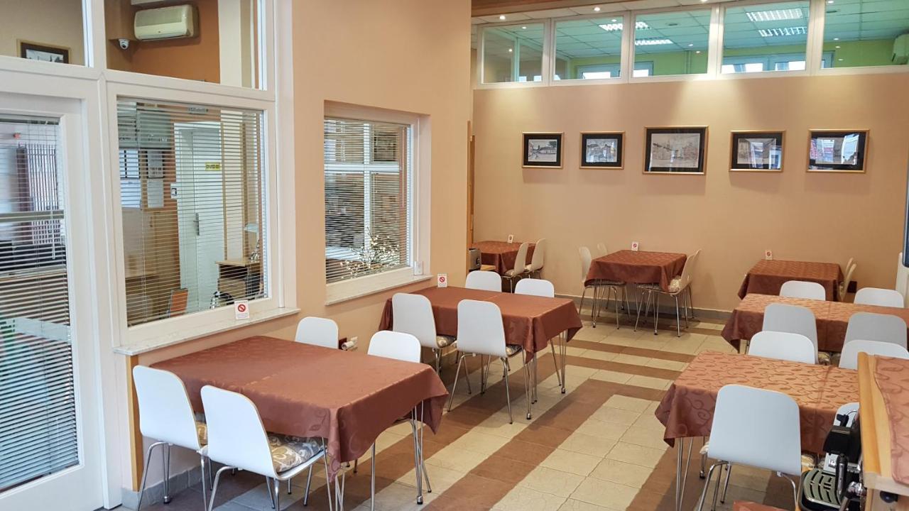 Voyager Bed & Breakfast Novi Sad Buitenkant foto